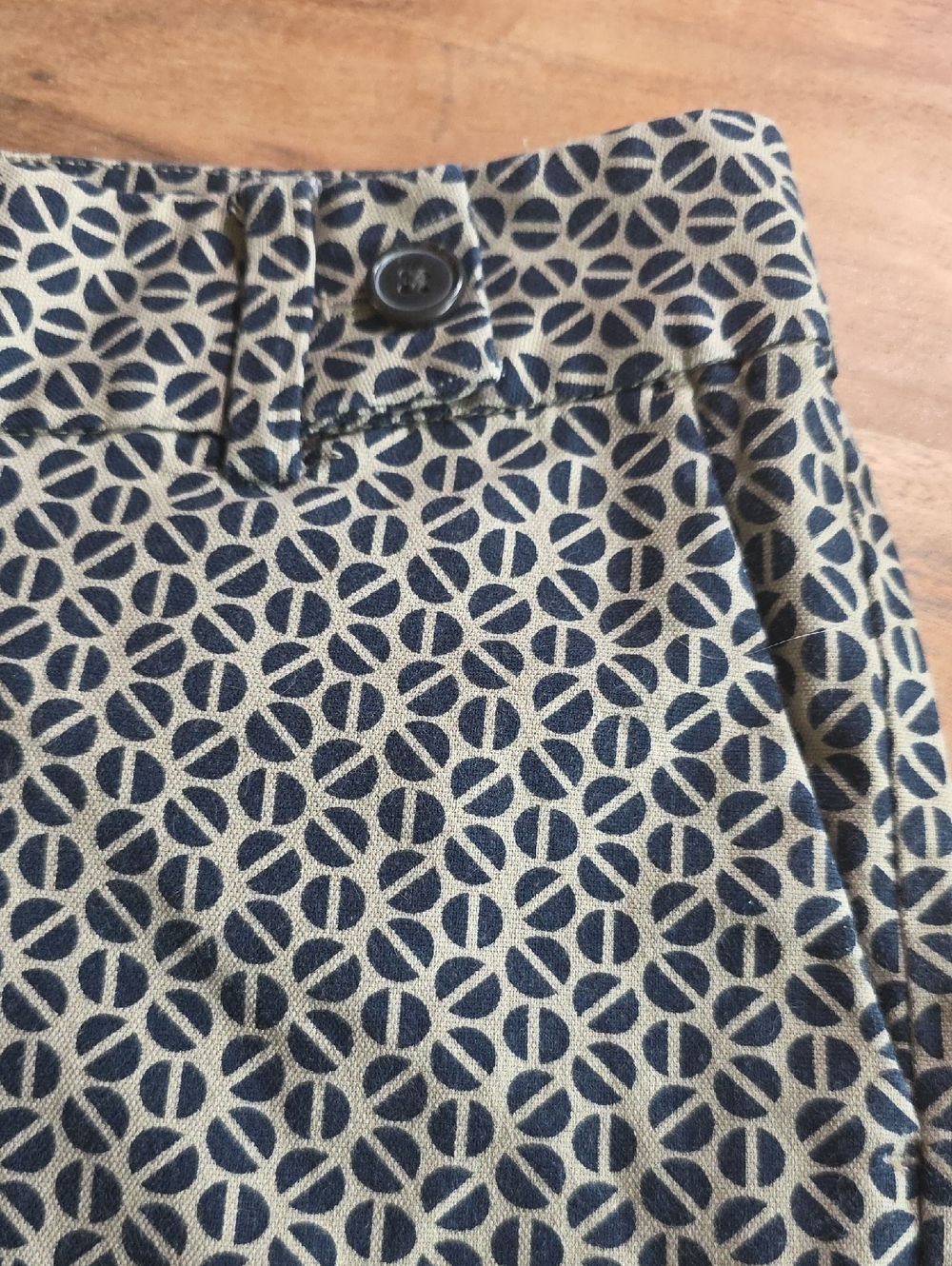 Banana Republic Black/Cream Patterned Ryan Fit Dress Shorts,quiet Luxury, Size 4 - Picture 8 of 16